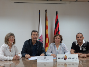 Fotografia de l'acord de col·laboració entre Reus Deportiu i Centre de Lectura
