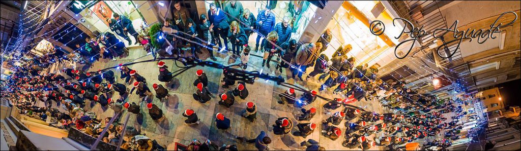 Fotografia de Pep Aguadé del Flashmob nadalenc 2016 a Reus amb l'Escola de Dansa del Centre de Lectura